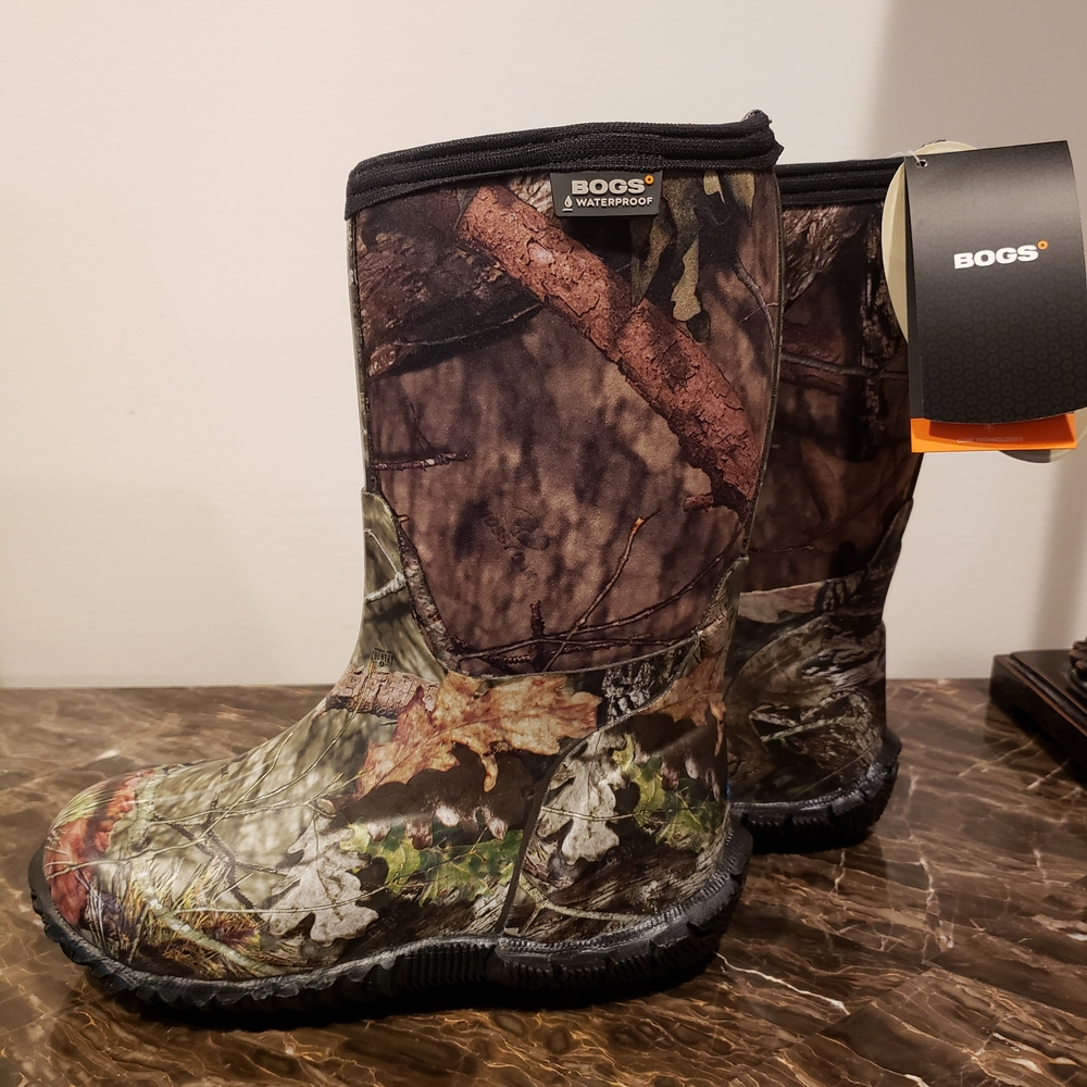 BOGS Classic High Waterproof Insulated Camouflage Boots Kids Size 2